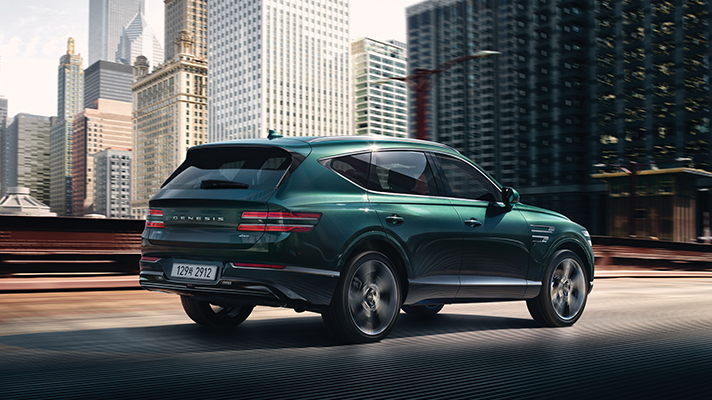 GV80의 낮고 넓은 후면부