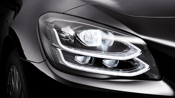 Kia K9 headlamps