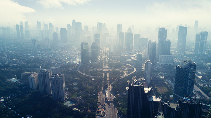 매연으로 가득한 자카르타