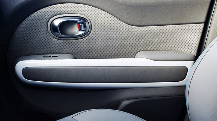 쏘울 EV의 도어트림