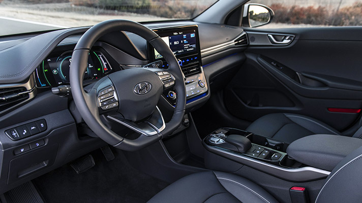 친환경 소재로 마감된 아이오닉 일렉트릭의 도어트림