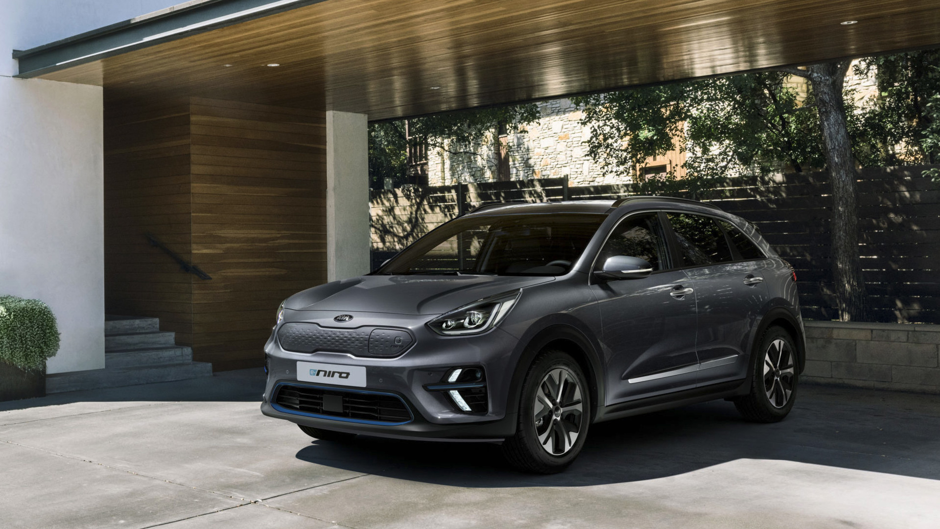 니로 EV의 전측면 뷰