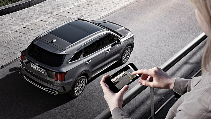 스마트폰으로 차량 주변을 확인하는 ‘리모트 360° 뷰’ 기능을 갖춘 4세대 쏘렌토