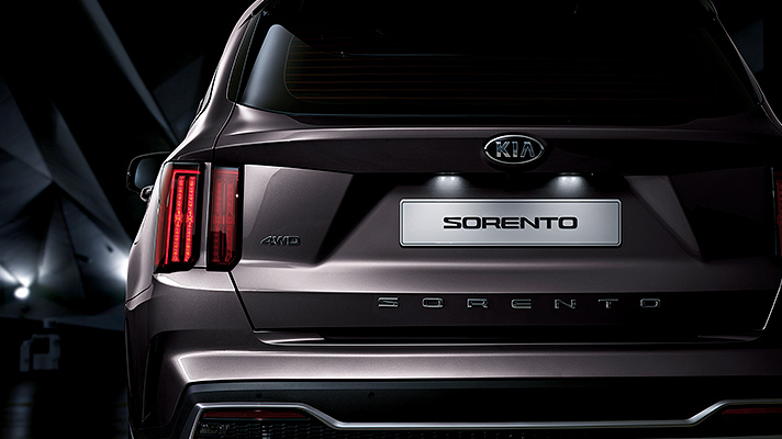 Rear image of Sorento with vertical tail lamp