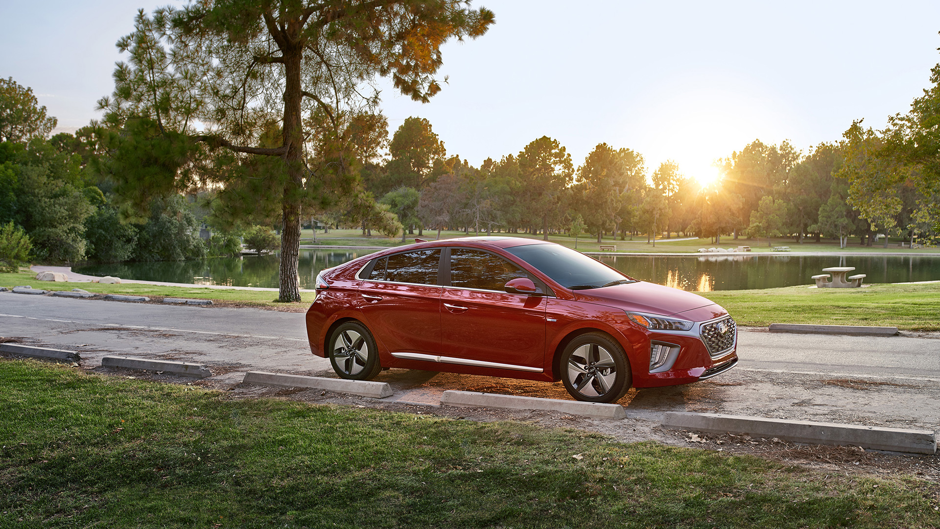 2020 Hyundai IONIQ Hybrid Blue and IONIQ Electric Among Top Scores on