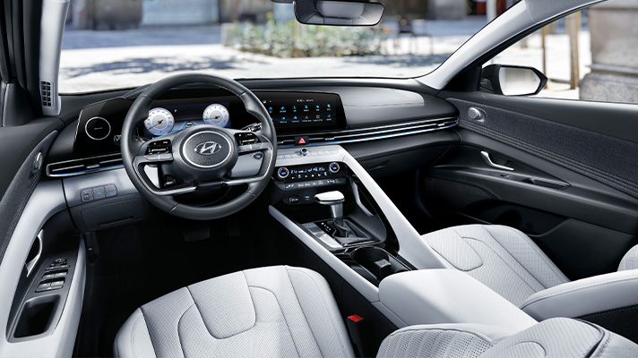 좌우에 다르게 적용된 인테리어 컬러