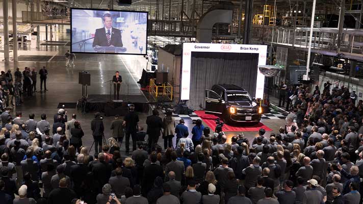 기아 수상 장면