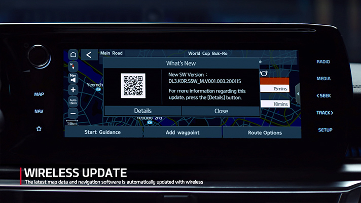내비게이션에서 무선업데이트가 진행되는 모습