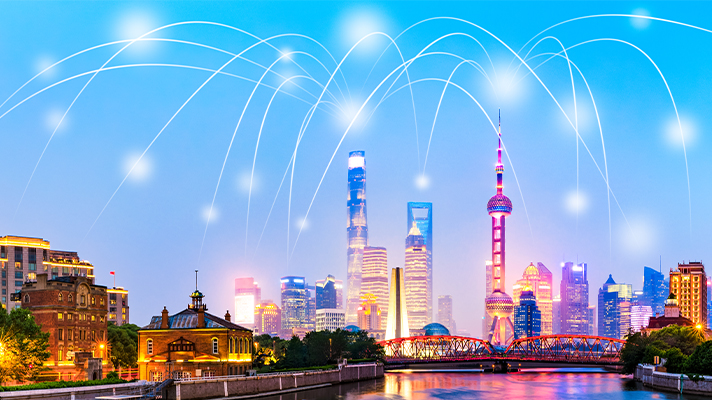 하늘에서 폭죽이 터지는 중국 도심 모습