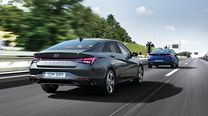 고속도로 주행 보조(HDA)와 스마트 크루즈 컨트롤(NSCC) 기능이 적용된 아반떼