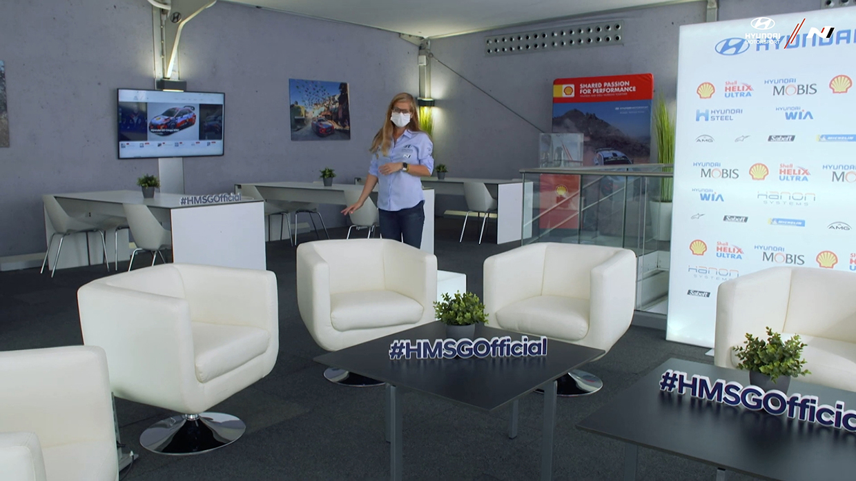 Mieke Vercammen standing in the middle of the Service Park lounge