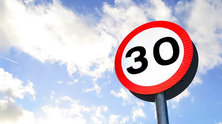 시속 30km 속도 규정 표지판