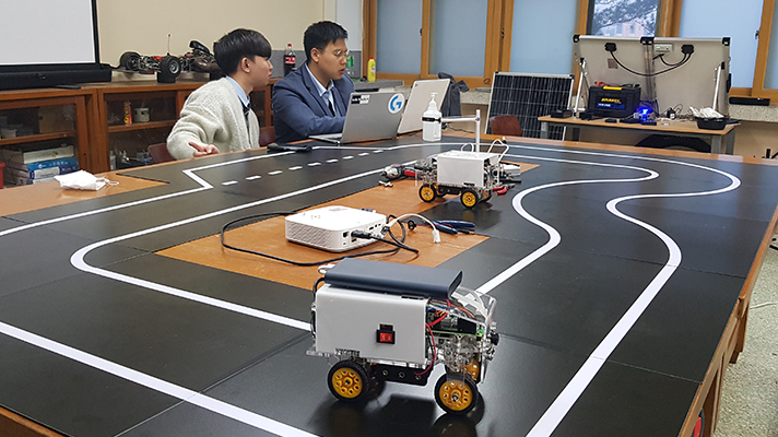 대회를 준비하고 있는 학생들의 모습