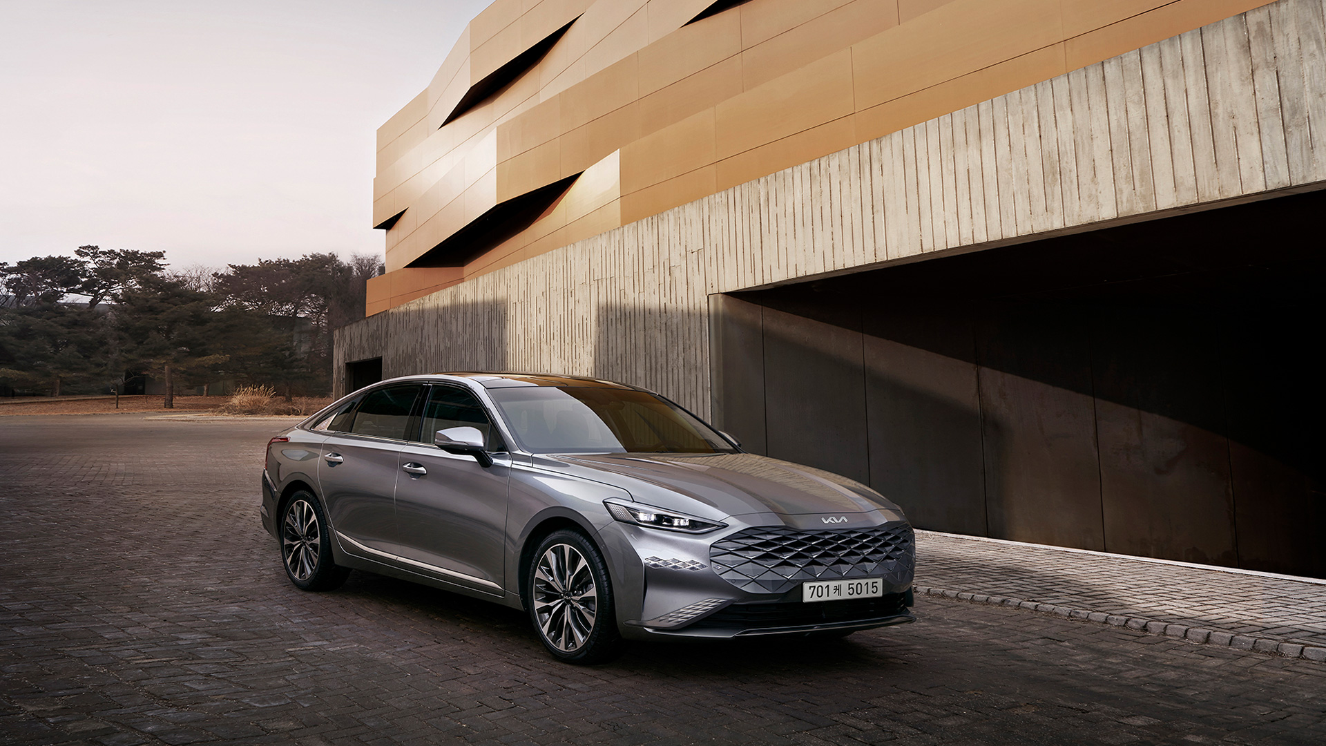 K8, a modern innovative sedan, herald the newly transformed Kia brand