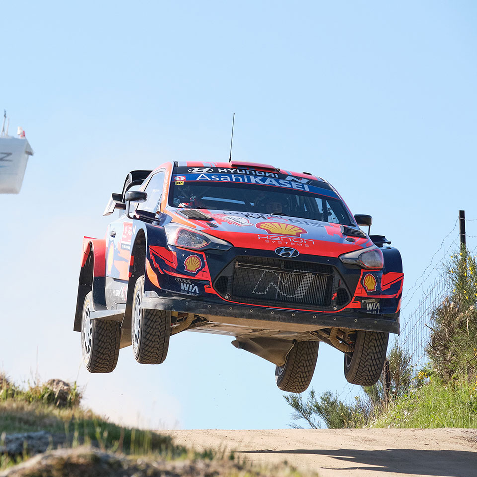 Hyundai i20 WRC racing car that runs off-road.