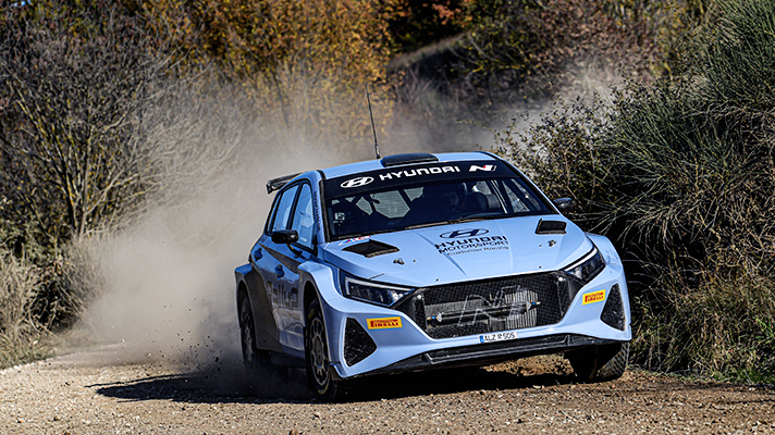 R5 Rallycar running on an unpaved road