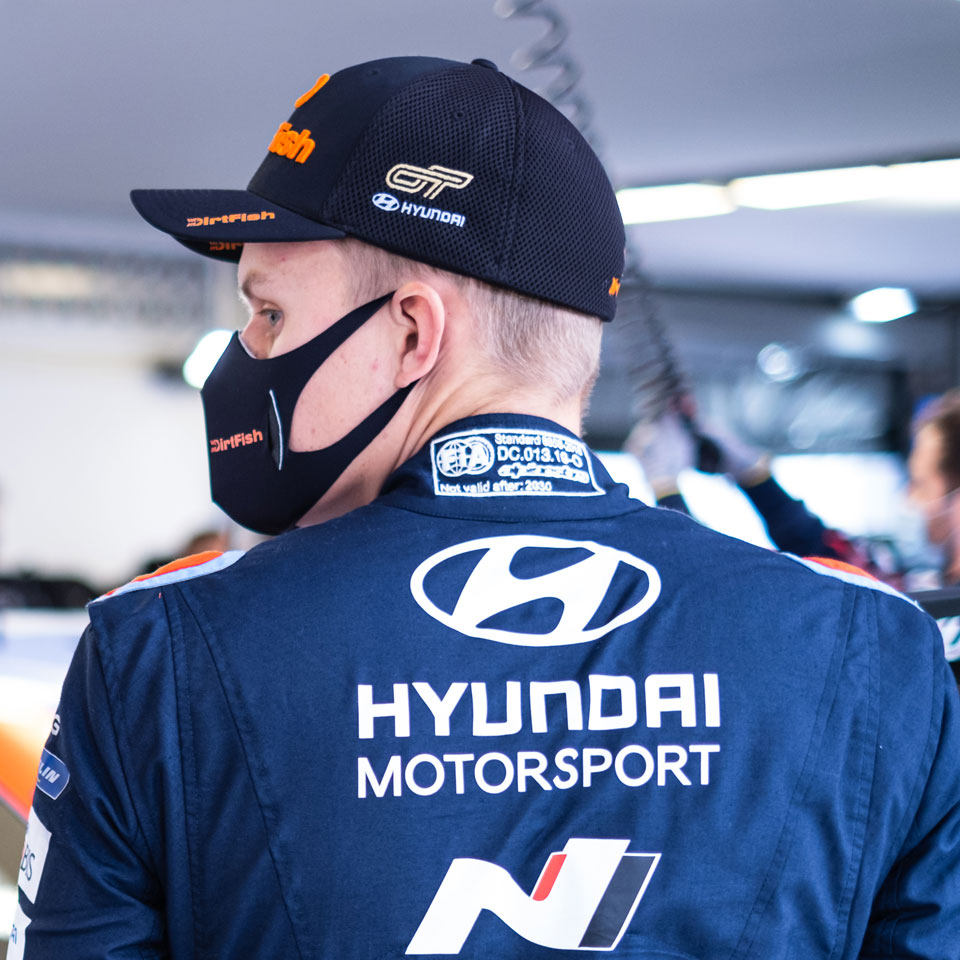 Hyundai motorsports team engineers servicing racing cars