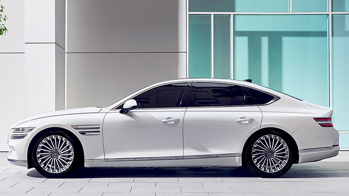 제네시스 G80 전동화 모델의 측면