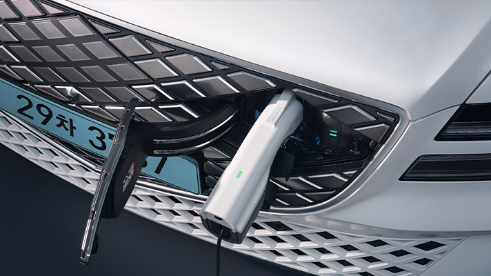 제네시스 G80 전동화 모델의 V2L 플러그