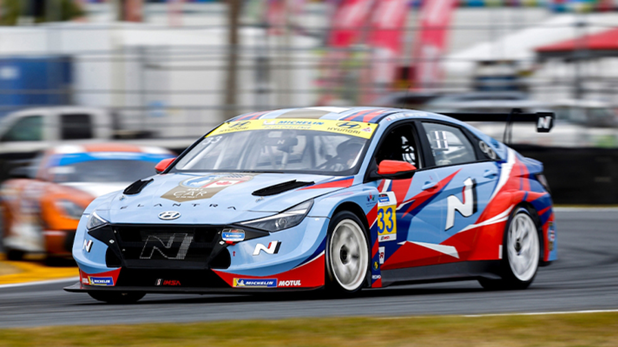 Hyundai Elantra N TCR racing on track