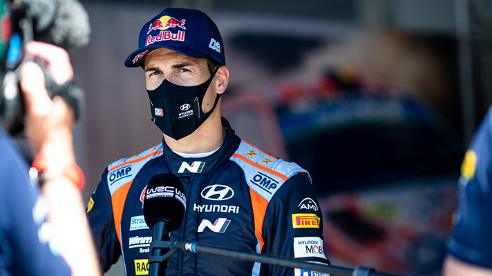 인터뷰 중인 다니 소르도