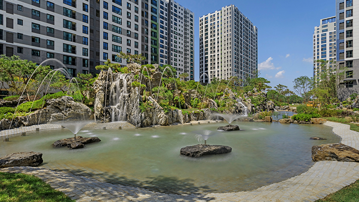 Landscape fountain in apartment complex