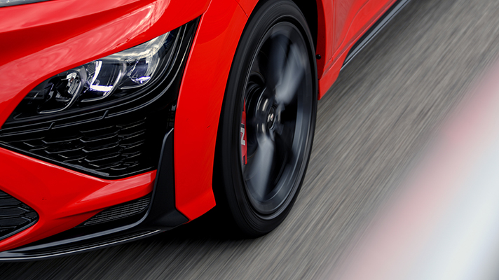 트랙을 달리는 현대자동차 코나 N 전면부