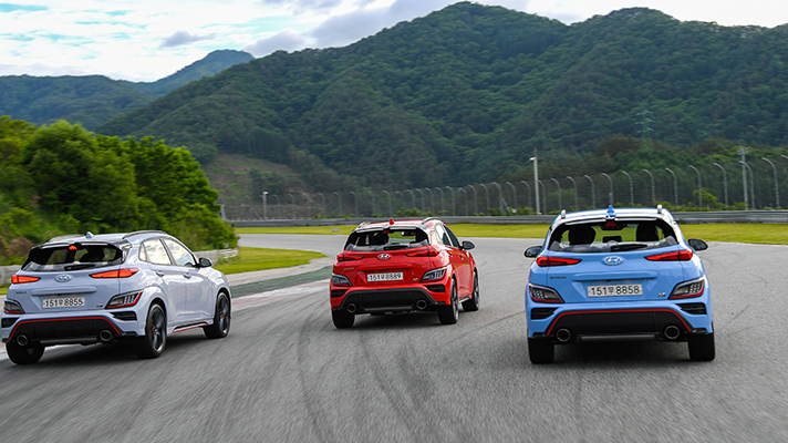 Hyundai Kona N running on the track side by side