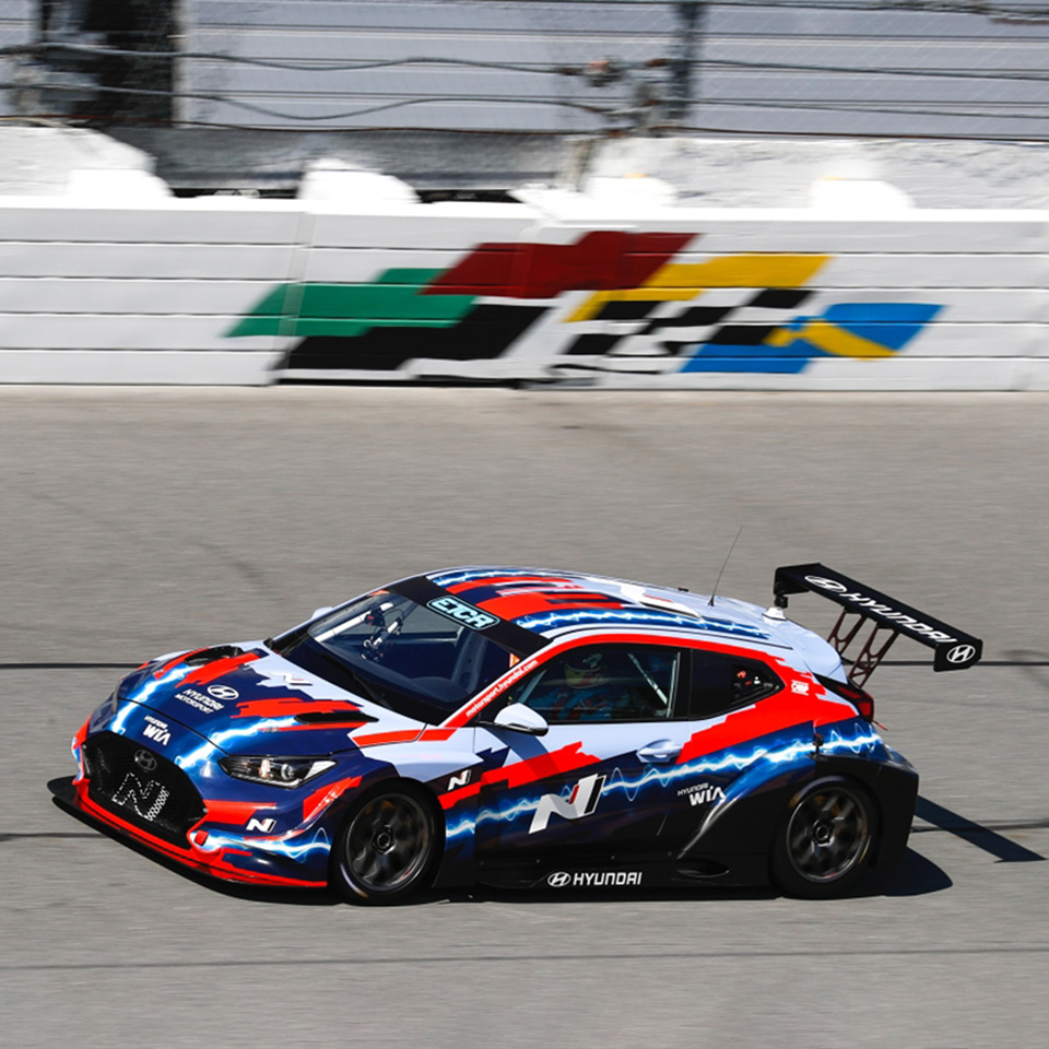 Hyundai ETCR racing machine driving on track