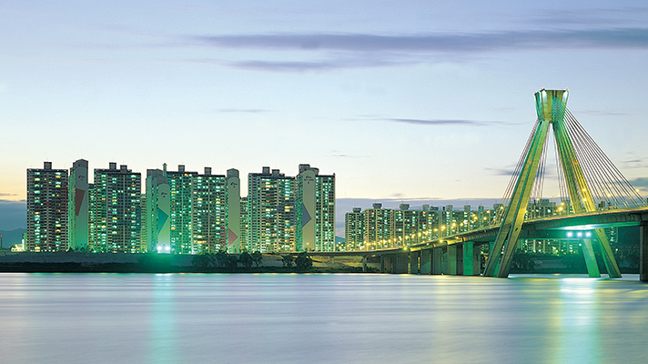 View of Seoul Guui-dong Hyundai apartment complex riverside