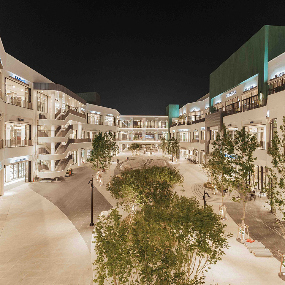 Daejeon Hyundai Premium Outlet with rooftop garden and hydroponic facilities