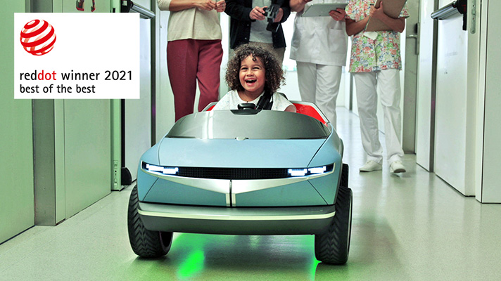 리틀빅 이모션을 타고 행복해 하는 아이의 모습