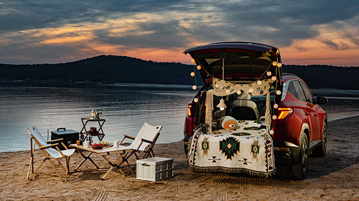 Hyundai Tucson sunset beach auto camping