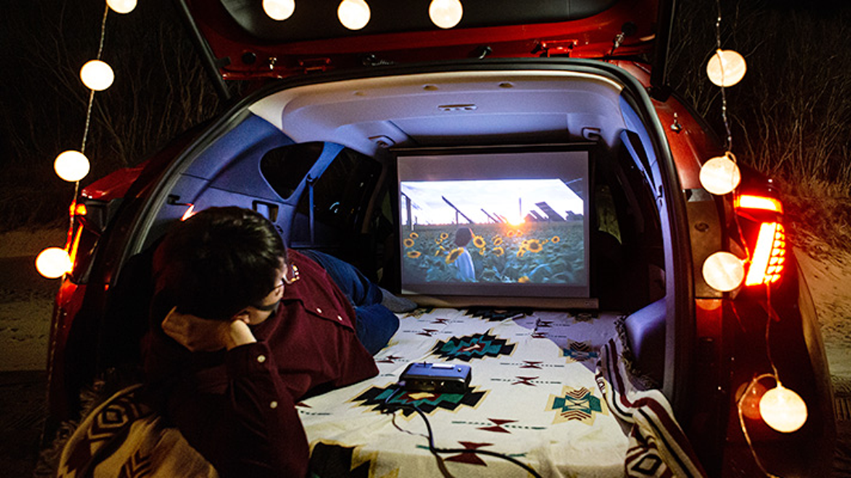 Hyundai Tucson beam projector and screen watching movie
