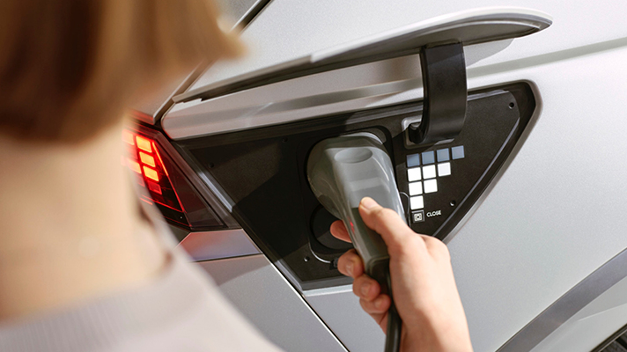 아이오닉 5의 급속 충전시스템과 케이블