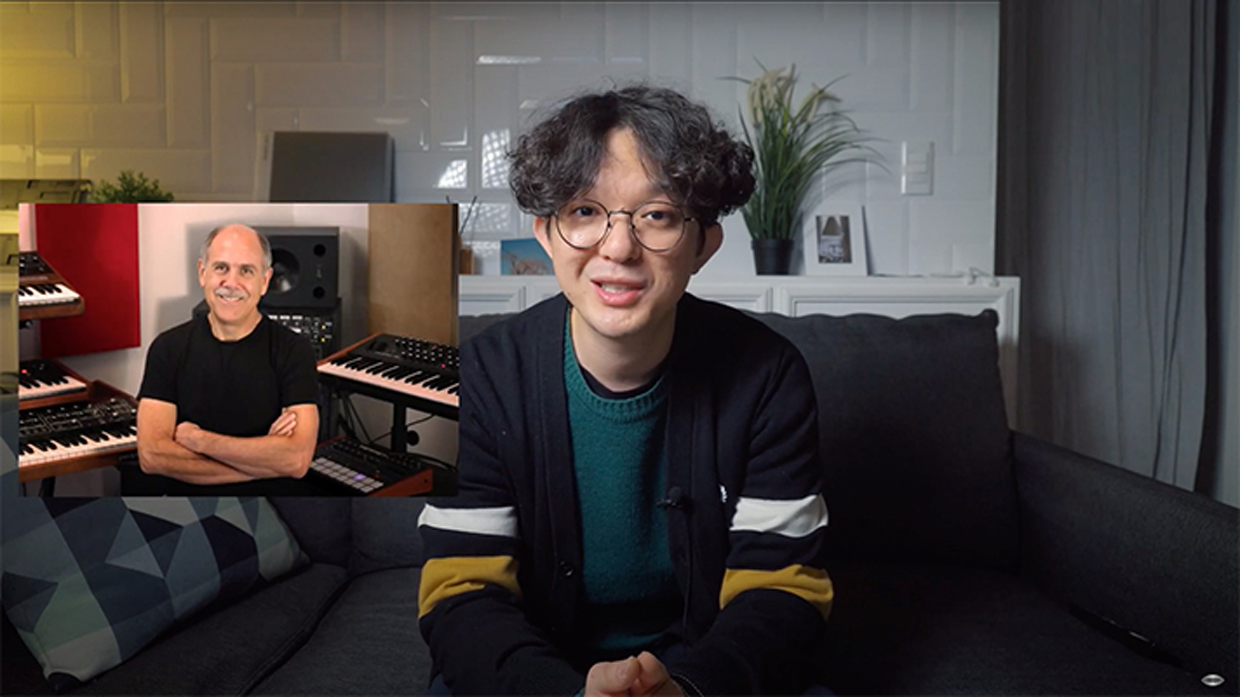 Lee Ho-jin having a video meeting with foreign musicians
