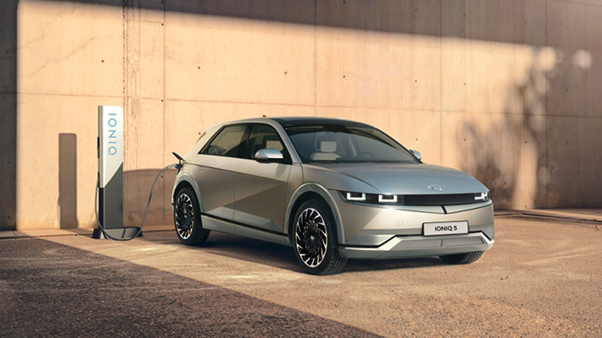 충전중인 현대자동차 아이오닉 5 정면 모습