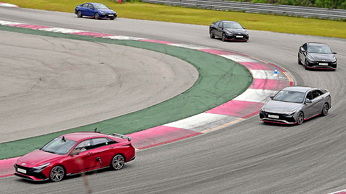 Image of Hyundai Avante N running around the circuit