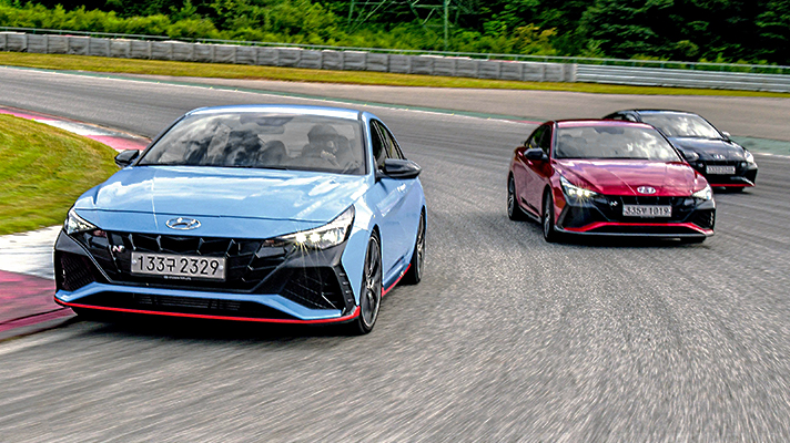 Front view of Hyundai Avante N running around the circuit