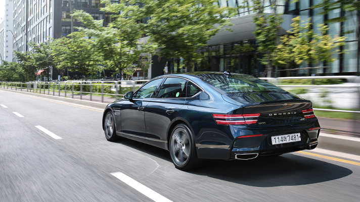 Rear view of Genesis G80 running in the city