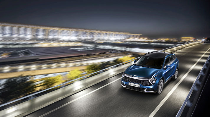 Kia Sportage Hybrid on the road