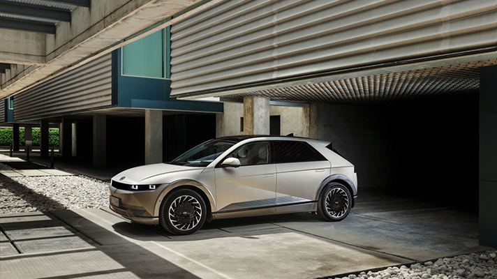 아이오닉 5의 전측면