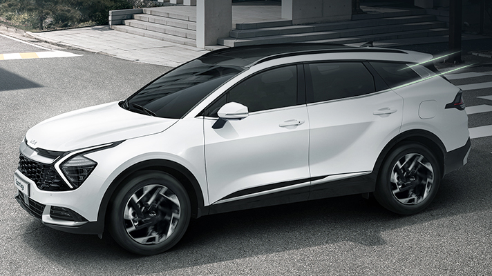 볼륨감 있는 스포티지 측면부 디자인