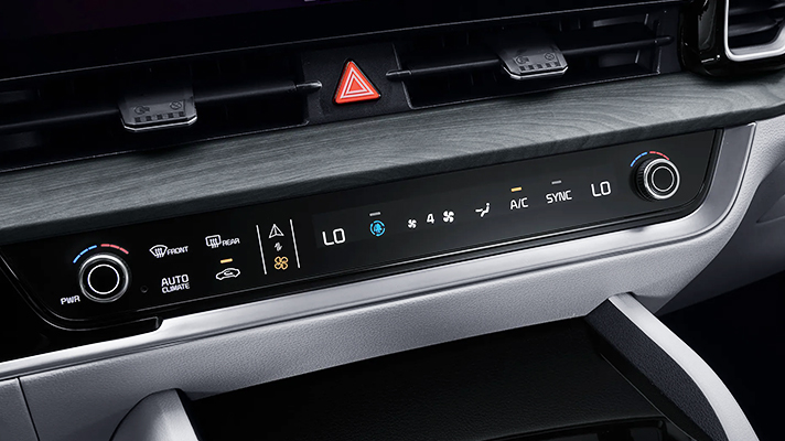 스포티지의 실내에 적용한 우드 트림