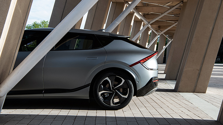 EV6 측면 캐릭터라인