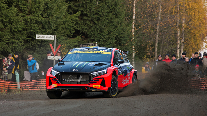 비포장도로를 달리는 신형 i20N 랠리2 전측면