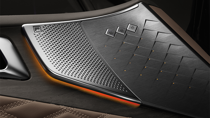 빨간 조명등이 켜진 앰비언트 라이트