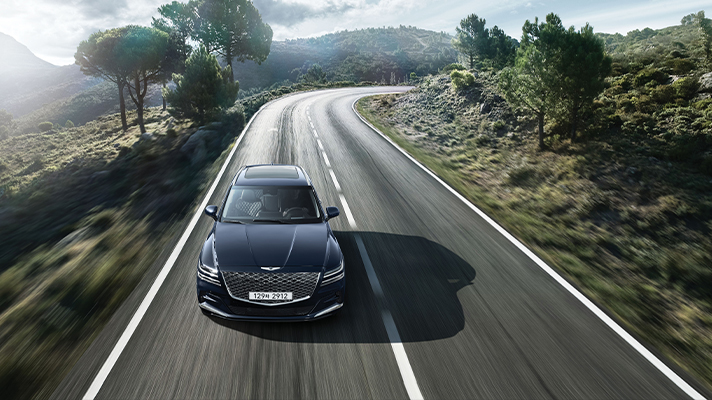 고속도로를 달리는 제네시스 GV80 모습