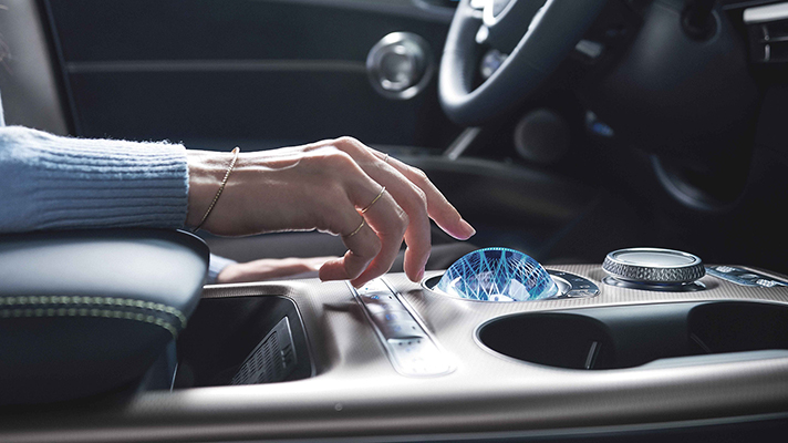 GV60 구 형상의 전자 변속기인 크리스탈 스피어