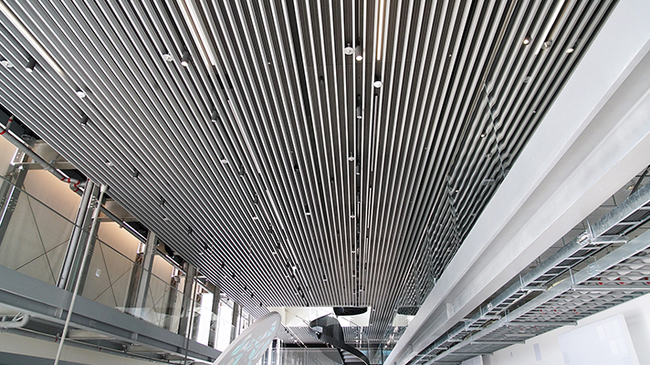 미니멀 인더스트리얼 디자인의 내부 모습